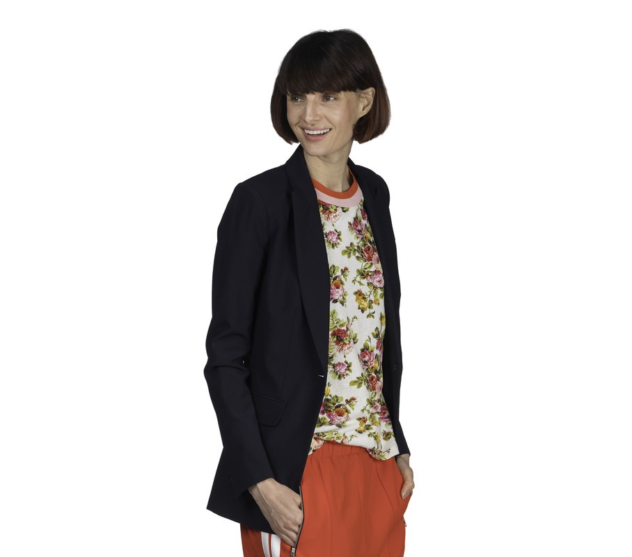 How to wear one navy blazer 3 ways Veronica Beard Navy Blazer