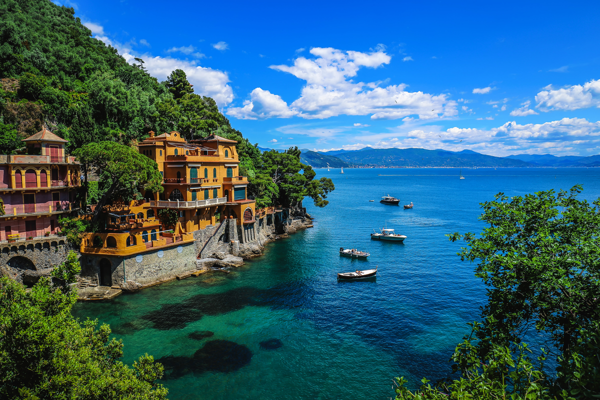 Jet Set Style Perfect packing lists for all your summer adventures. From the Italian Riviera to the American West, we have everything