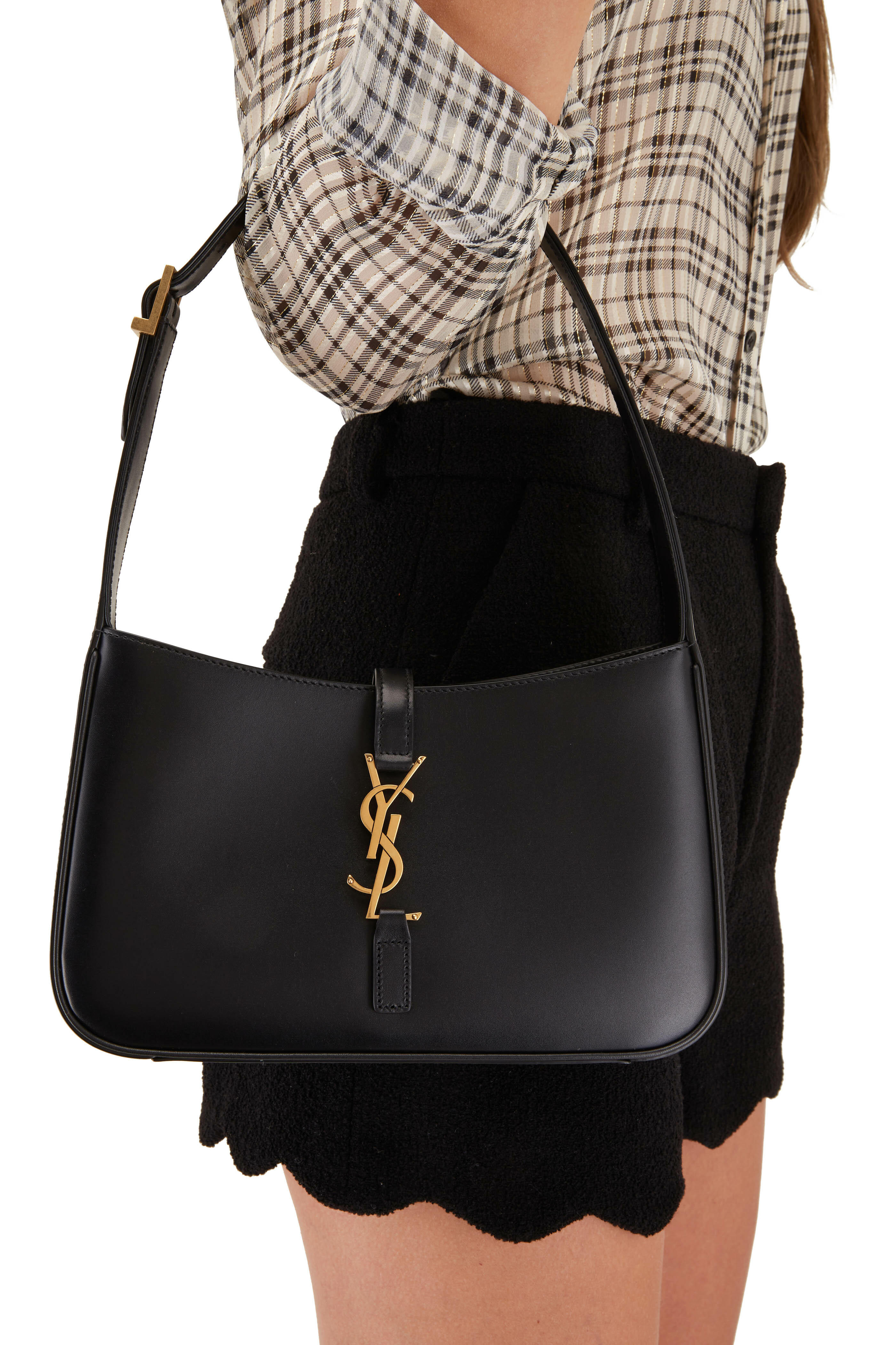 Le 5 à 7 leather handbag Saint Laurent Black in Leather - 41763054