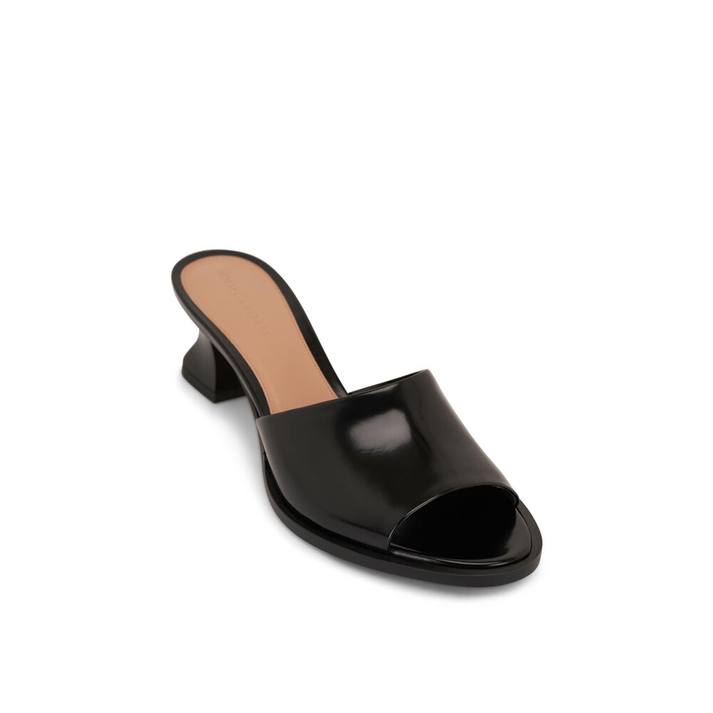 サンダル・ミュール Bottega Veneta Cha-Cha Brushed Leather Mule Sandals BOTTEGA VENETA Cha-Cha patent-leather sandals | NET-A-PORTER