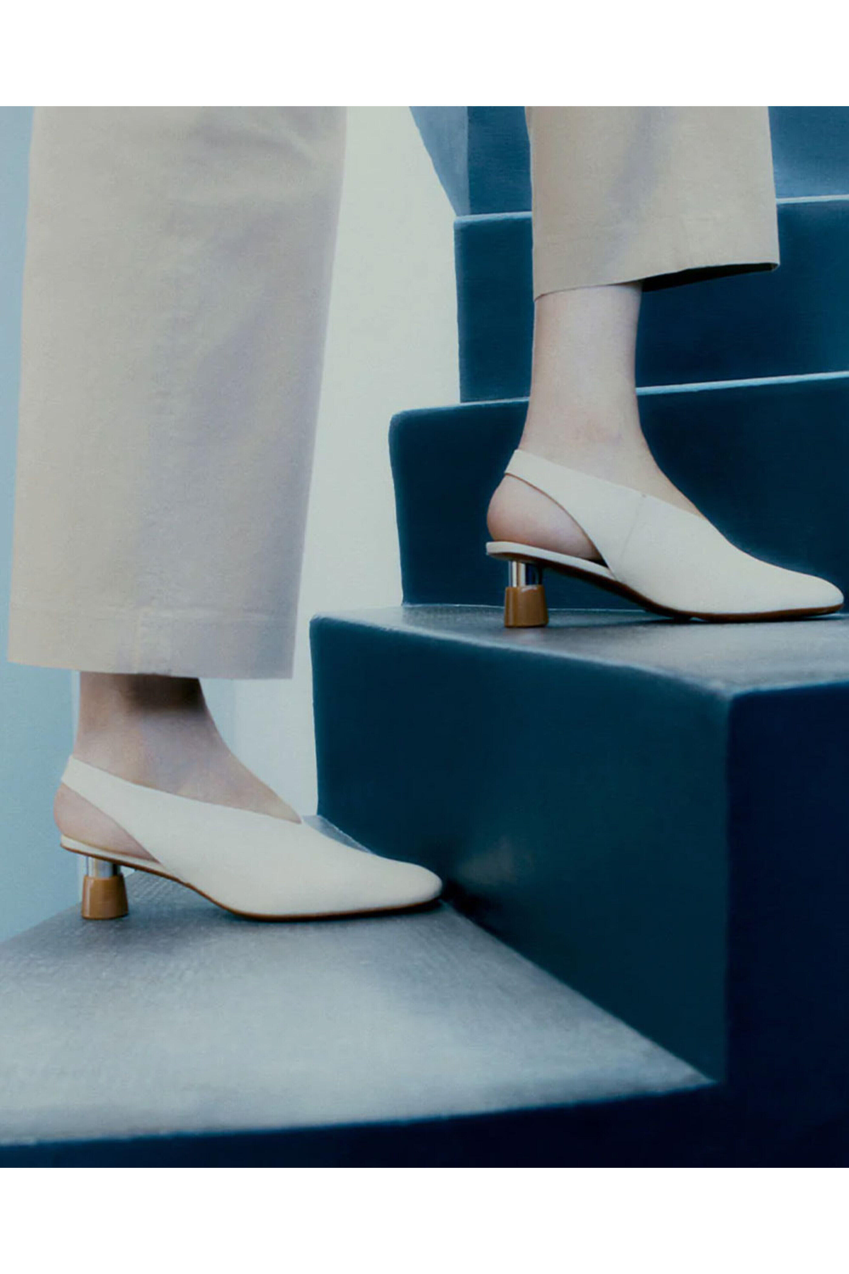 Robert Clergerie - Irem Pump in Beige