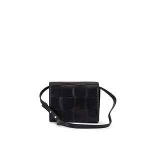 【Bottega Veneta】 Small Leather Cassette Black Bottega Veneta Small black Cassette bag | TheDoubleF