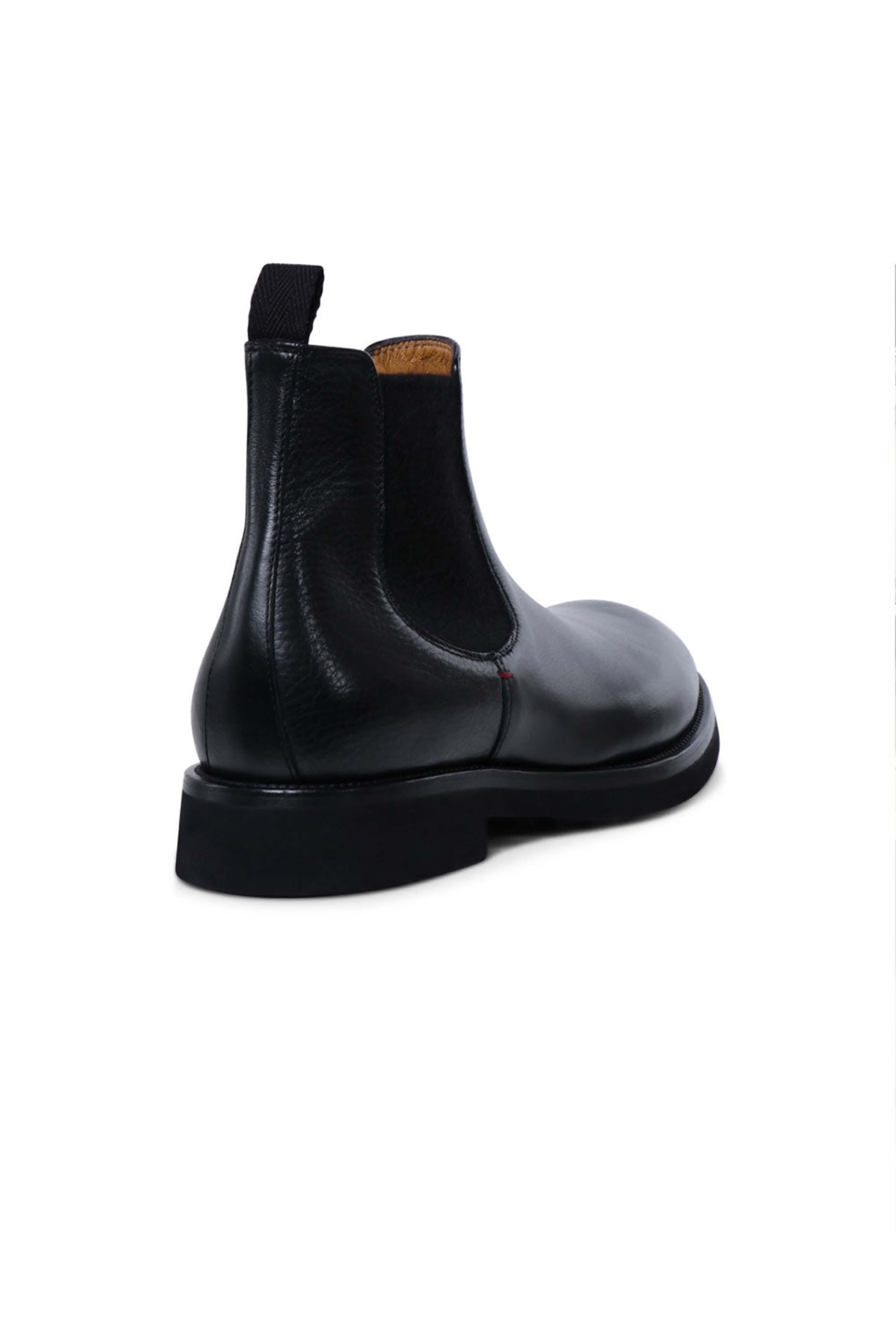 Kiton - Calfskin Chelsea Boot in Black