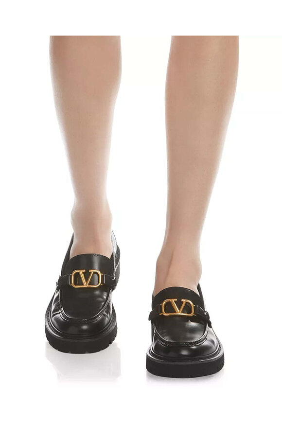 Valentino Garavani VLogo Signature Calfskin Loafer in Nero - view 4
