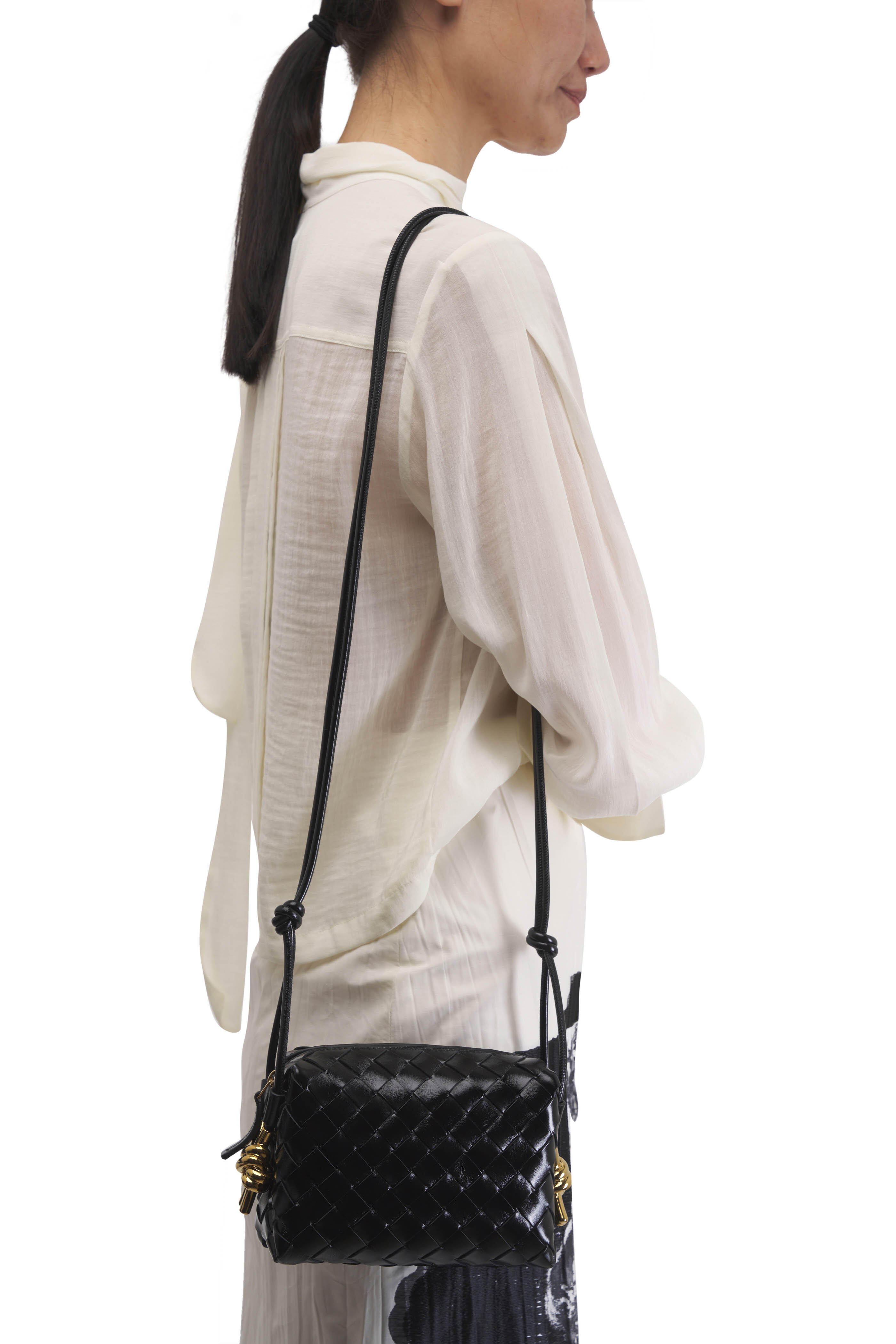 Bottega Veneta - Mini Loop Metal Knot Black Intrecciato Bottega Veneta - Mini Loop Metal Knot Black Intrecciato