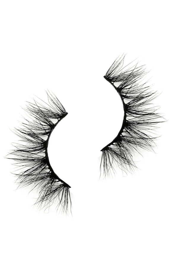 Daniela Bell Lashes Chiara Lashes