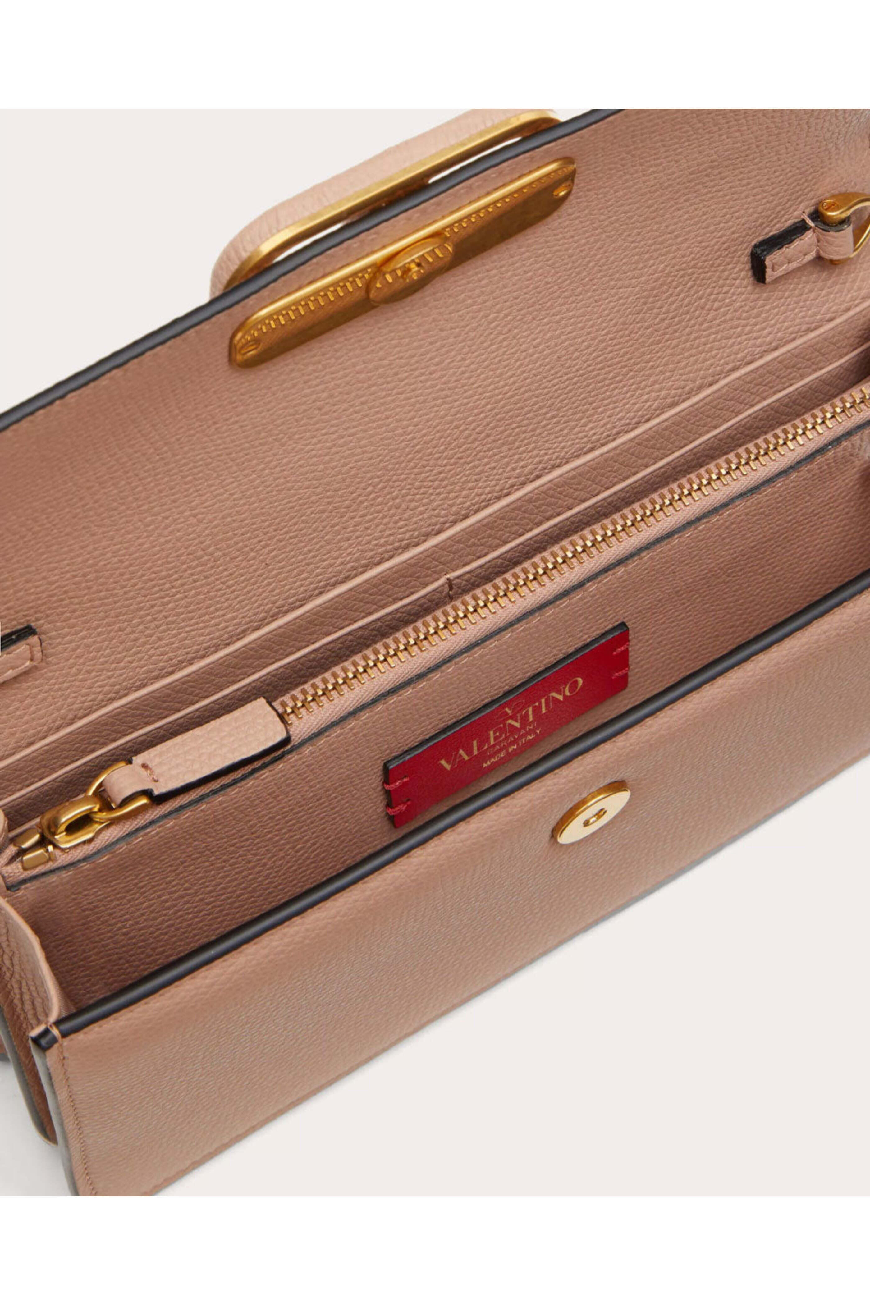 Valentino Garavani - VLogo Signature Grainy Calfskin Wallet With Chain