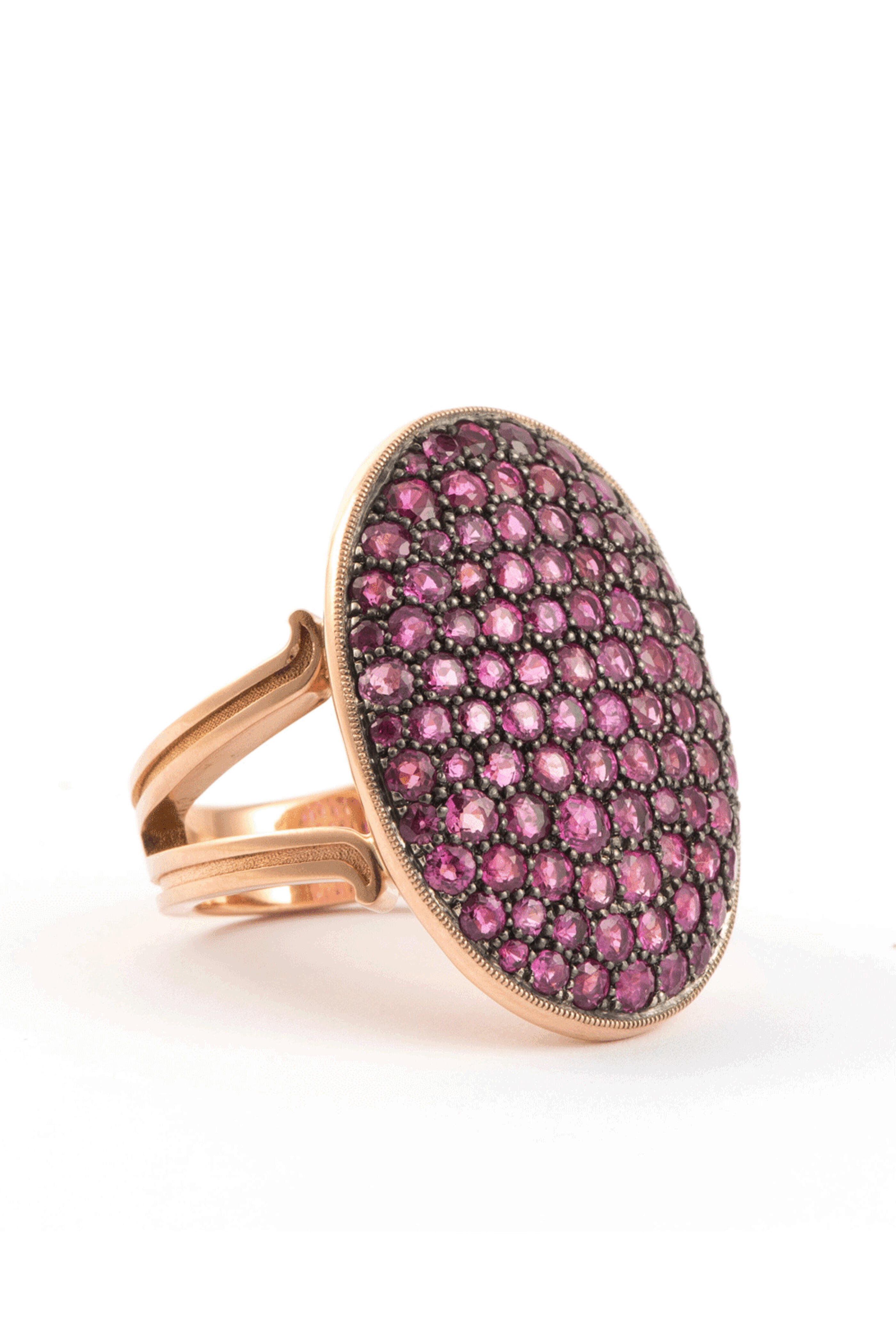 Sylva & Cie - Reclaimed Ruby Oval Ten Table Ring