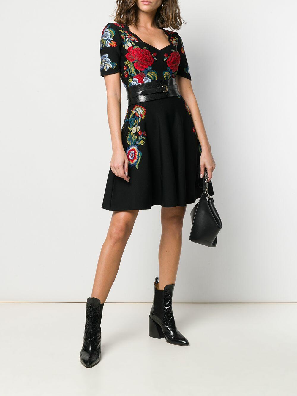 【送料&関税込】Alexander McQueen Knitted Mini Dress Alexander McQueen V-neck Knitted Mini Dress | Black | FARFETCH