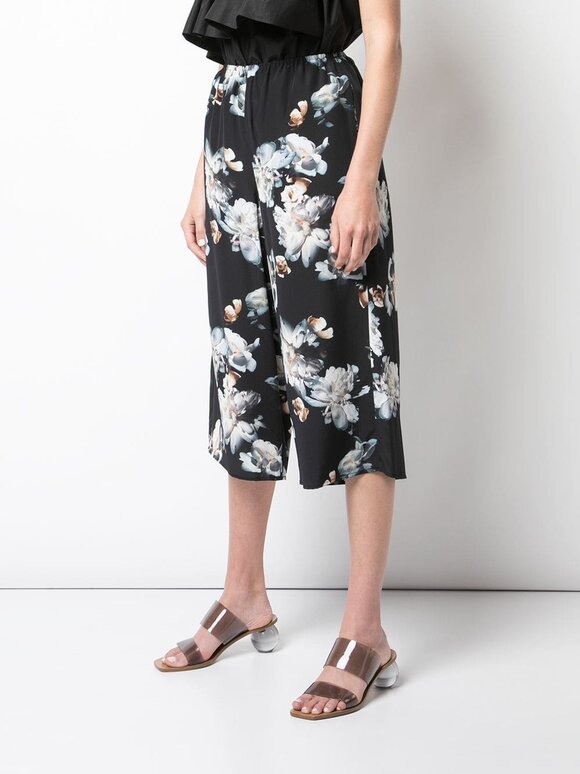 Vince - Black Silk Peony Print Pull-On Culottes