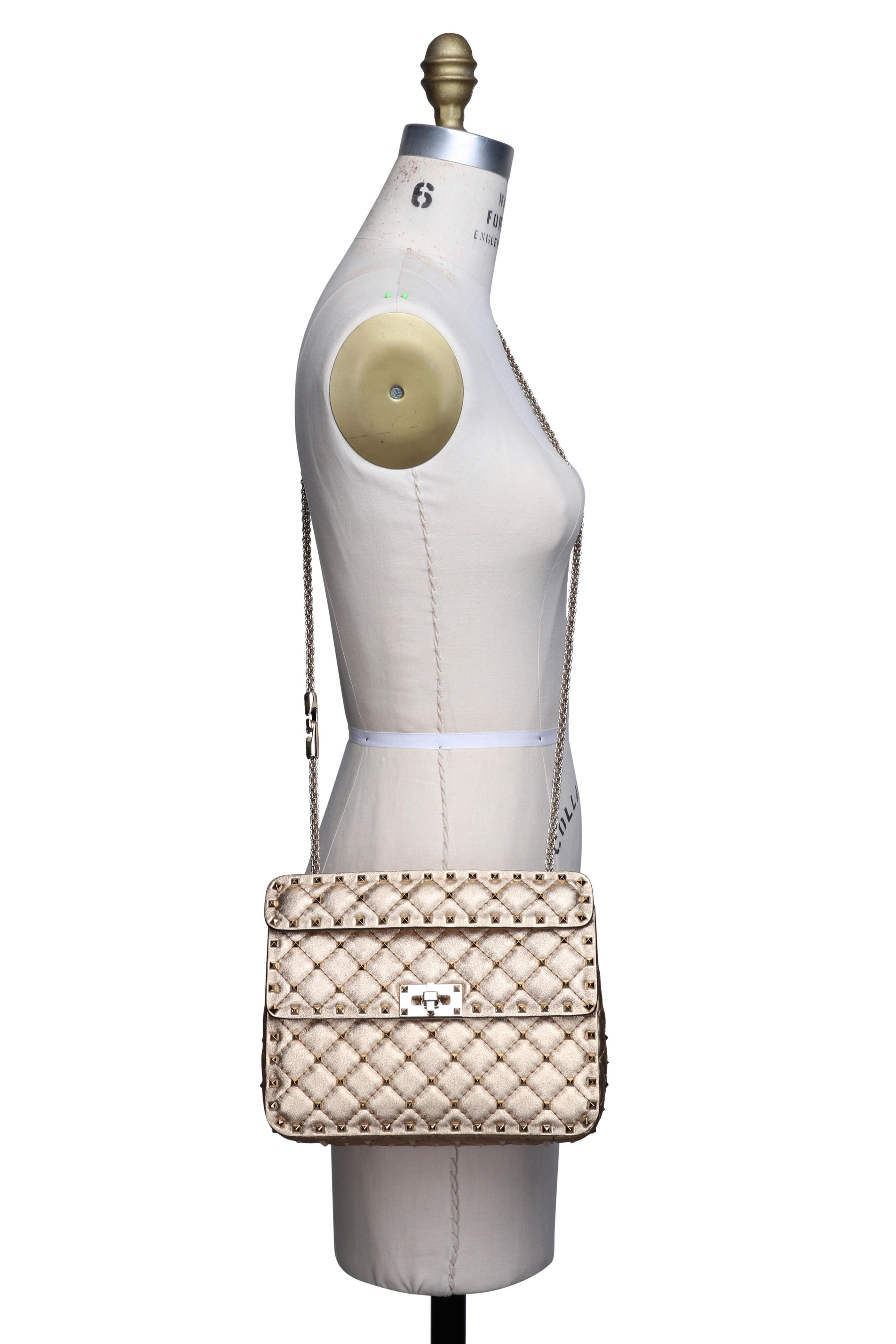 ショルダーバッグ・ポシェット Valentino Garavani Medium Shoulder Bag Roc Valentino Garavani Rockstud Medium Shoulder Bag | Neiman Marcus