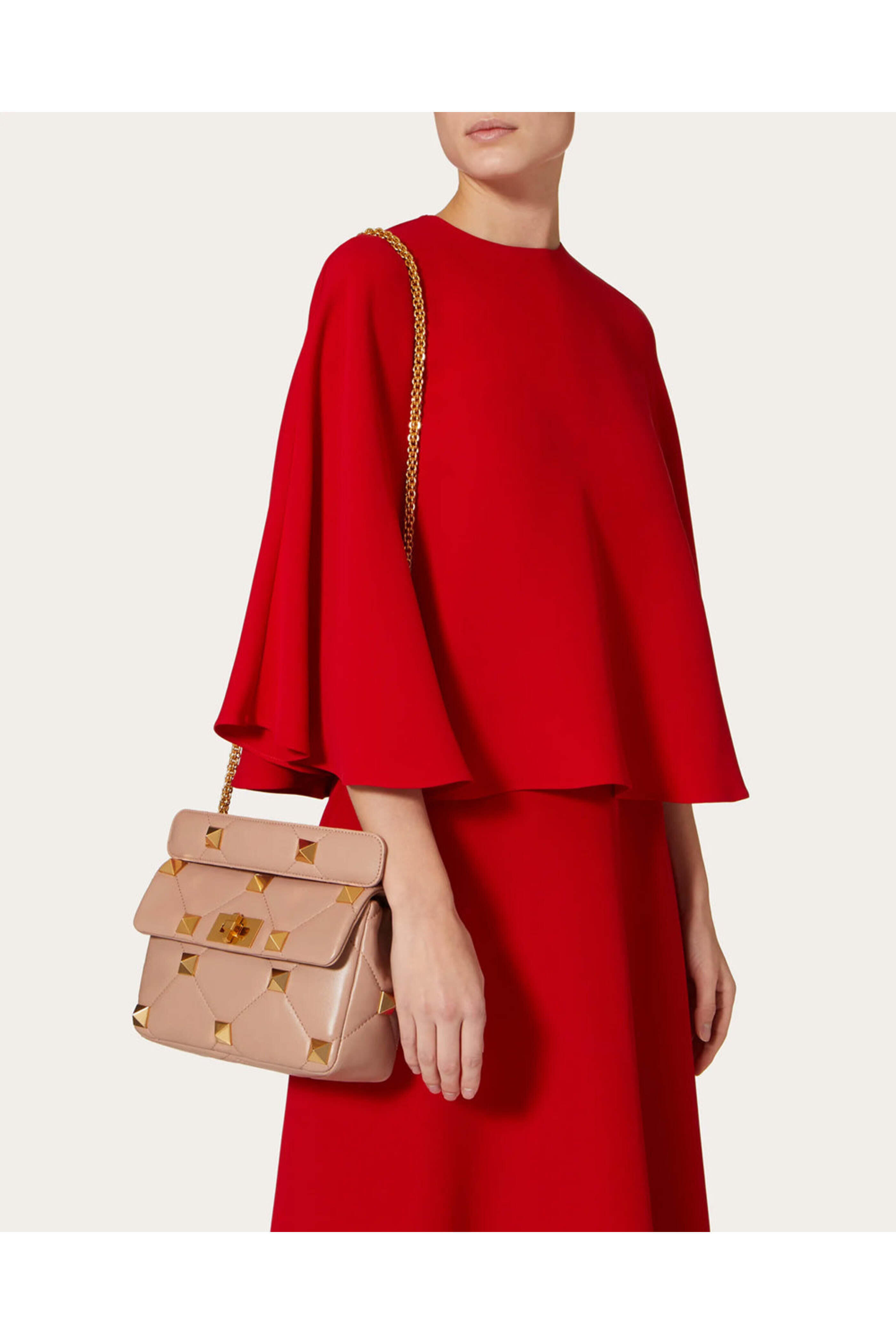 【関税&送料込】Valentino Garavani Medium Roman Stud Handbag 18169743_53892357_600.jpg