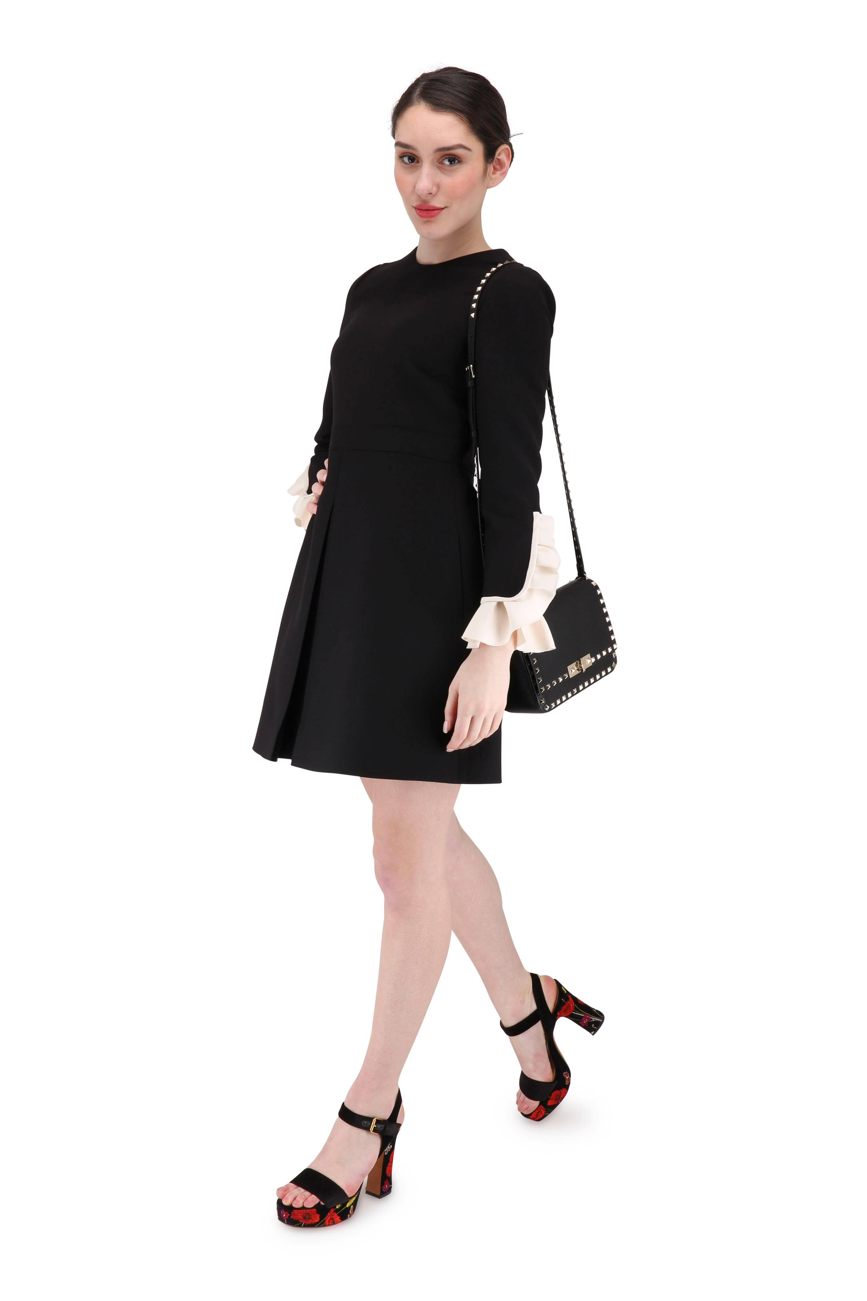 Valentinoスエードミュール Valentino Garavani Nellcote Studded Suede Flat Sandals