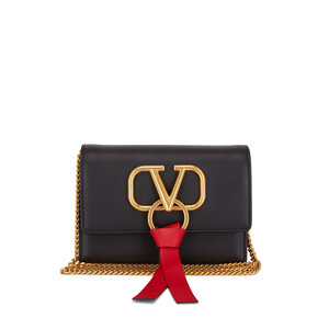 【関税＆送料込み】Valentino Garavani Small Red Crossbody B VLogo Small leather crossbody bag in red - Valentino
