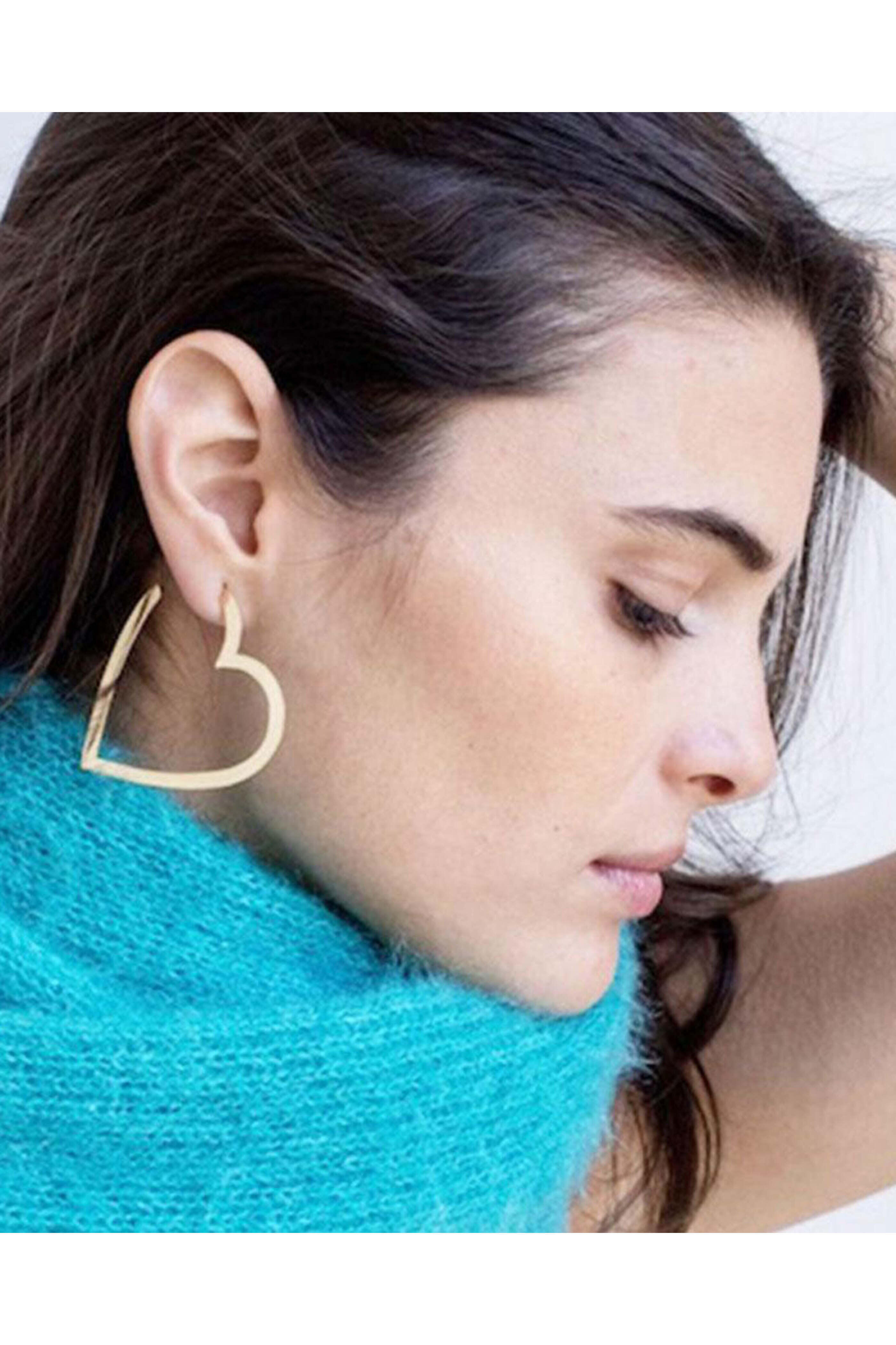 Jennifer Zeuner Jewelry - Larissa Heart Medium Hoop Earrings