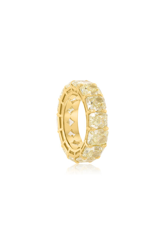 Diana M Jewels 18k Yellow Gold Cushion Diamond Band - view 1