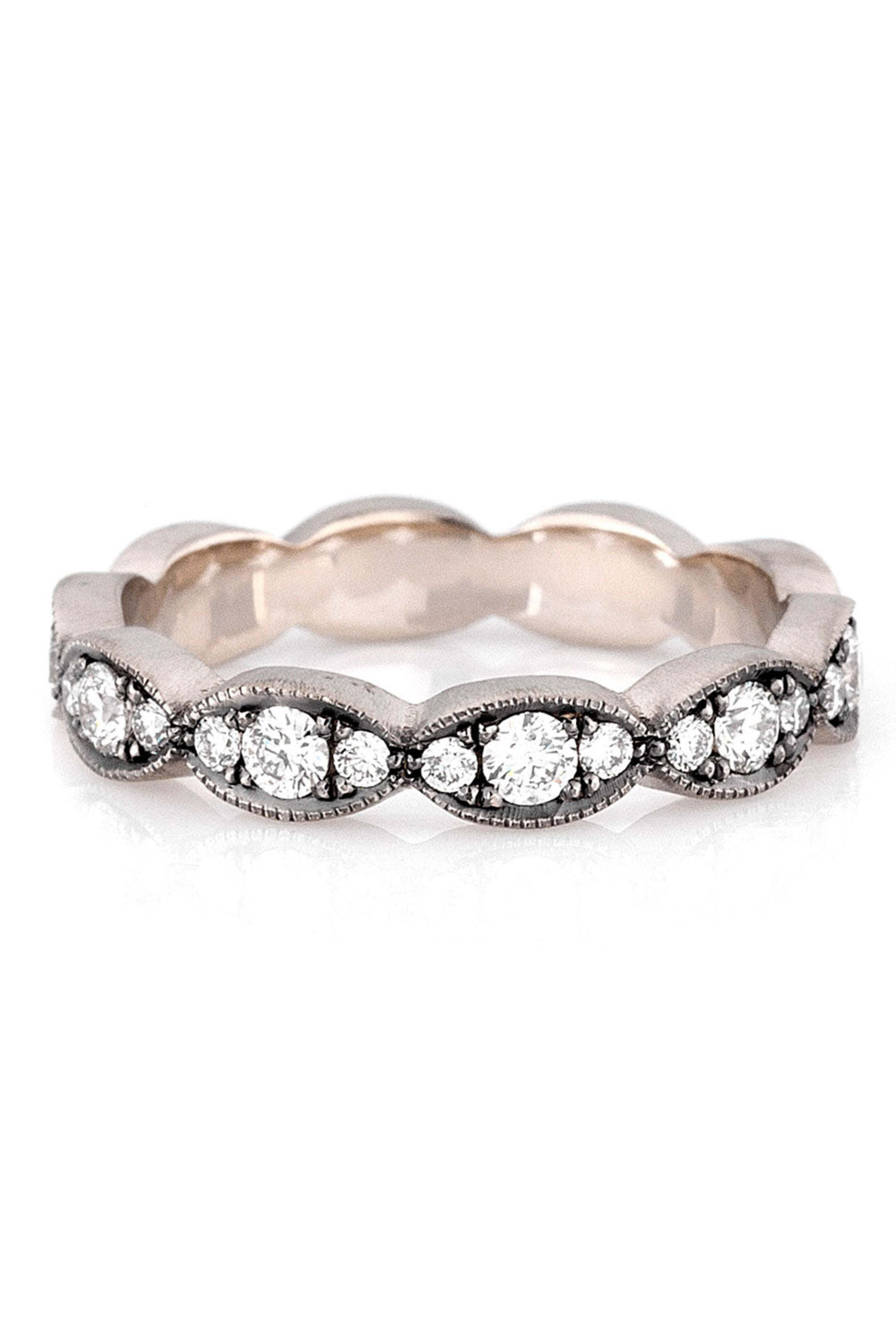 Sylva & Cie - White Gold Diamond Moval Ring Band