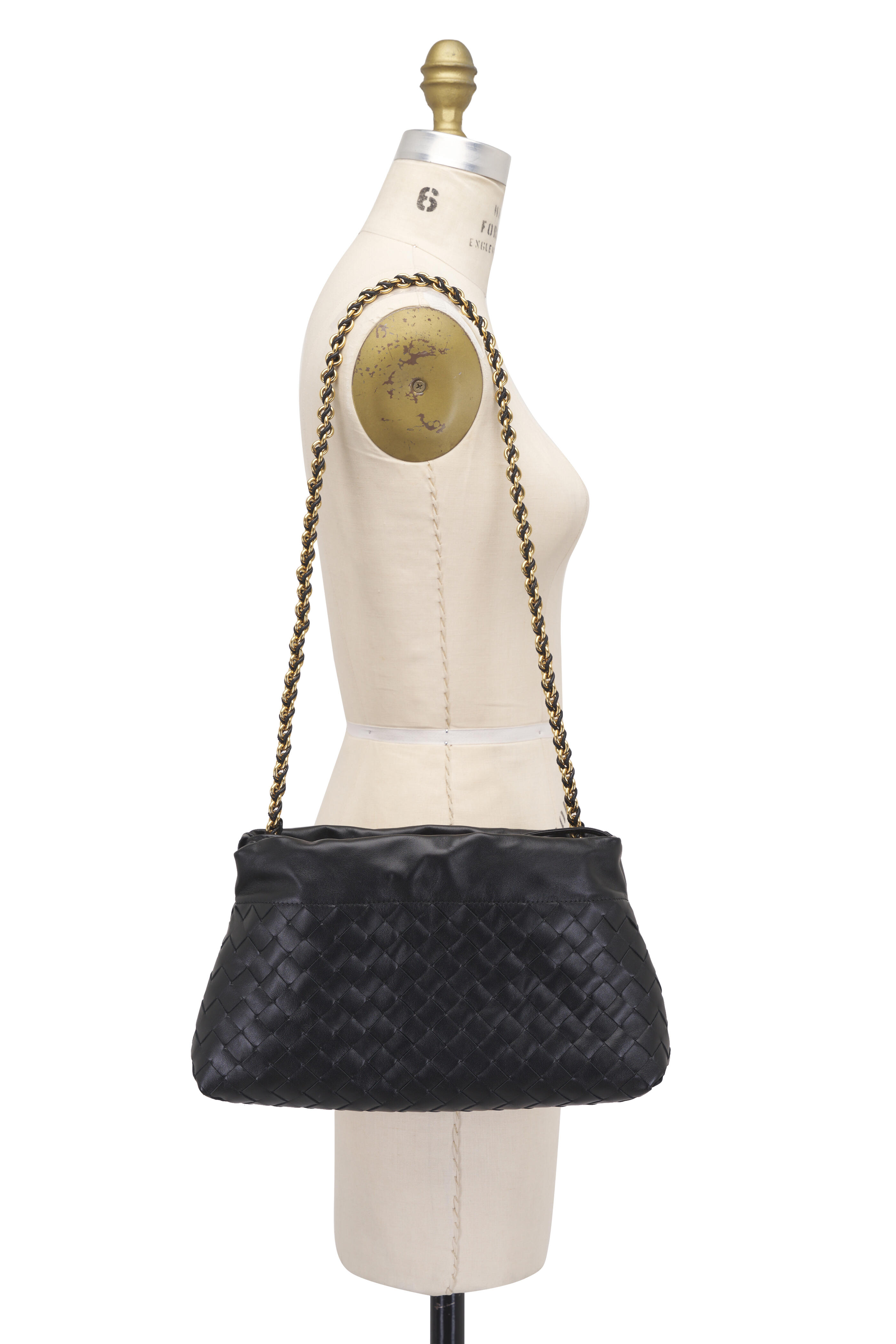 新作【Bottega Veneta】Dustbag オーストリッチレザー ポーチ Bottega Veneta - Dustbag Notte Black Intrecciato Leather Pouch