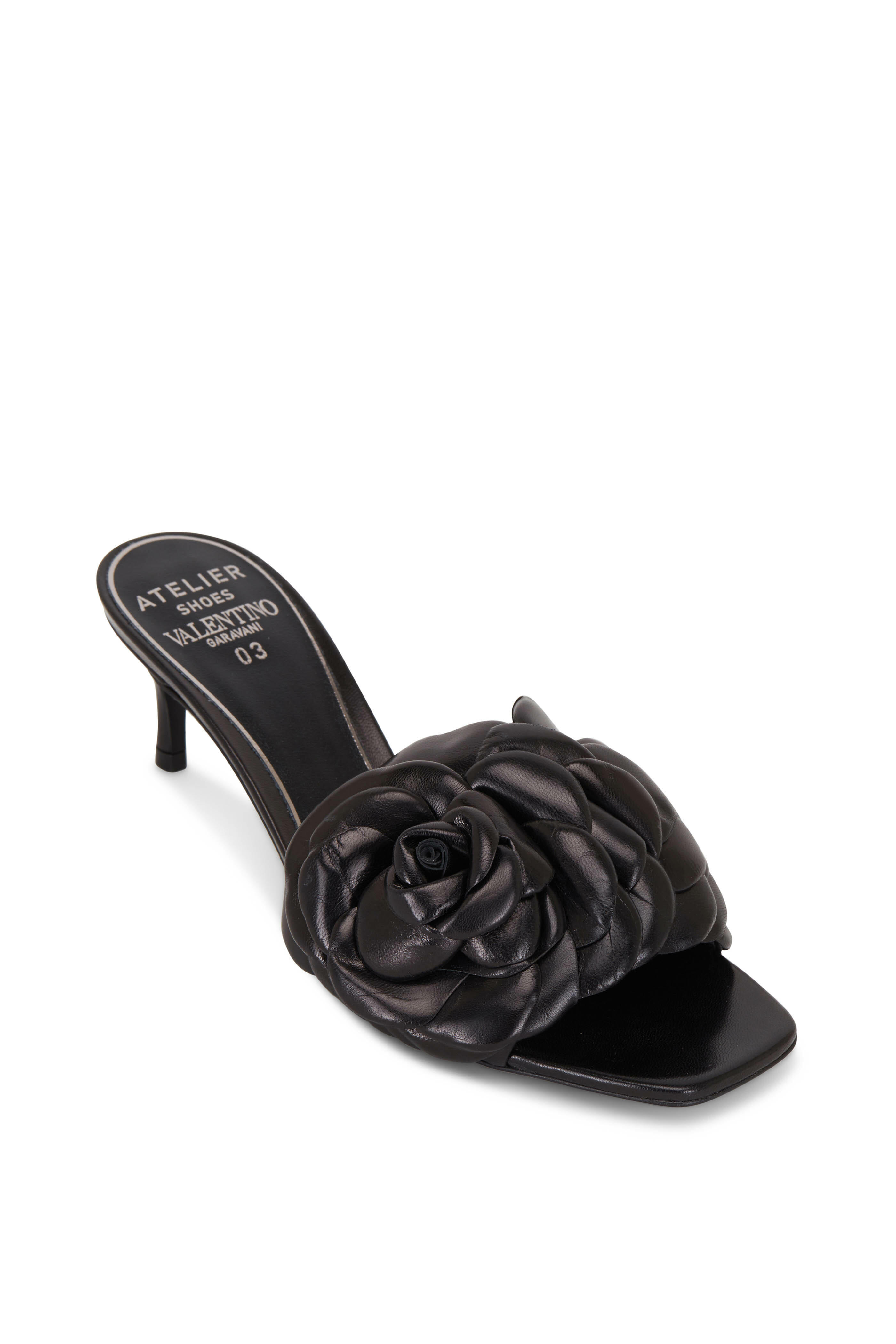 【関税&送料込】Valentino Garavani Furry Slide Slippers Valentino Garavani Furry Slide Slippers - Black | 6W2S0IB0GRG0NO