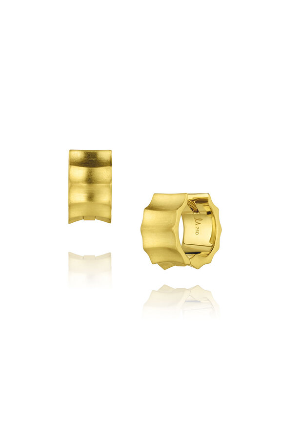 Leigh Maxwell 18k Yellow Gold Horizontal Wave Huggie