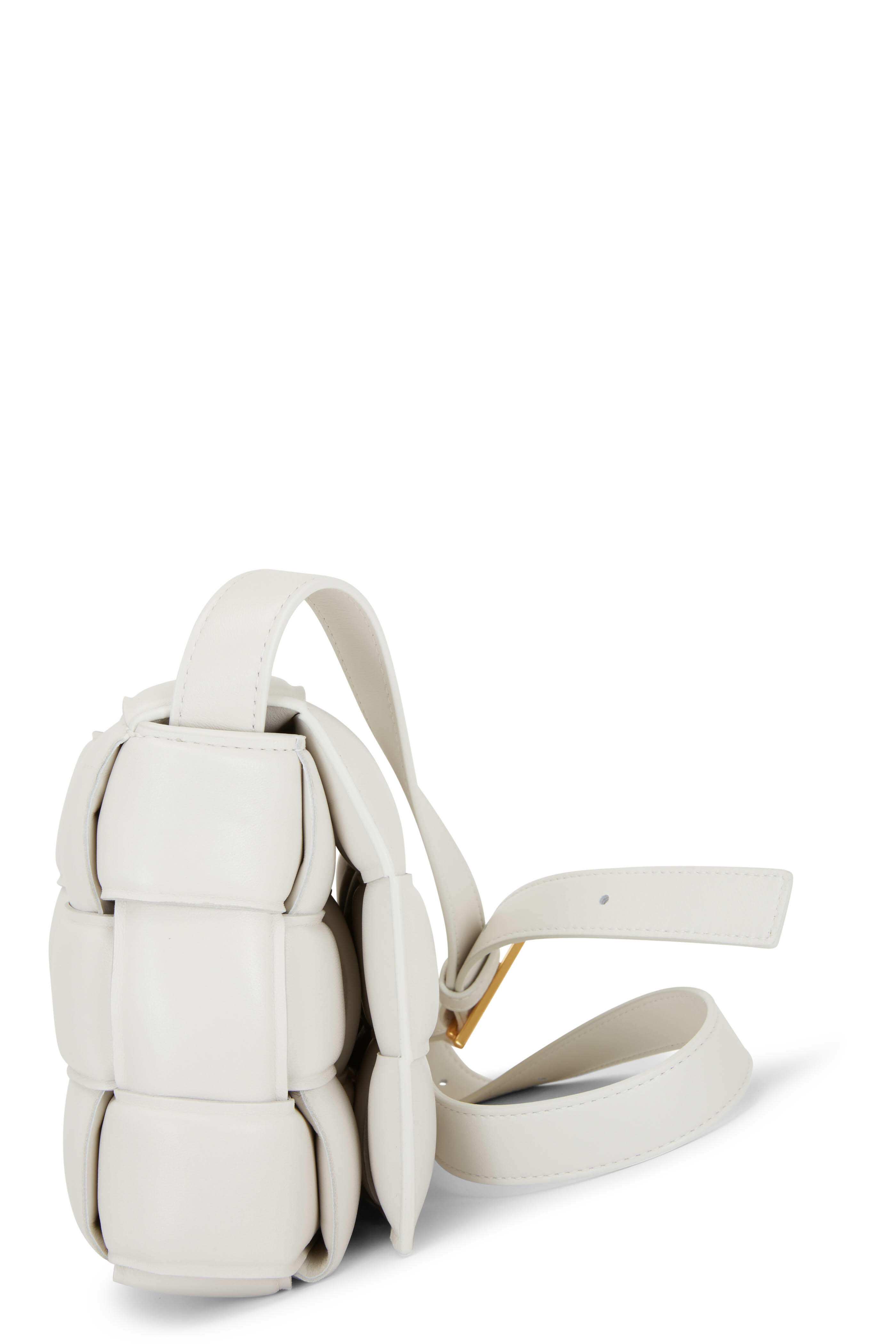 【関税込み】Bottega Veneta ホワイト Cassette Pouch バッグ Bottega Veneta - Cassette Pouch White Leather Shoulder Bag