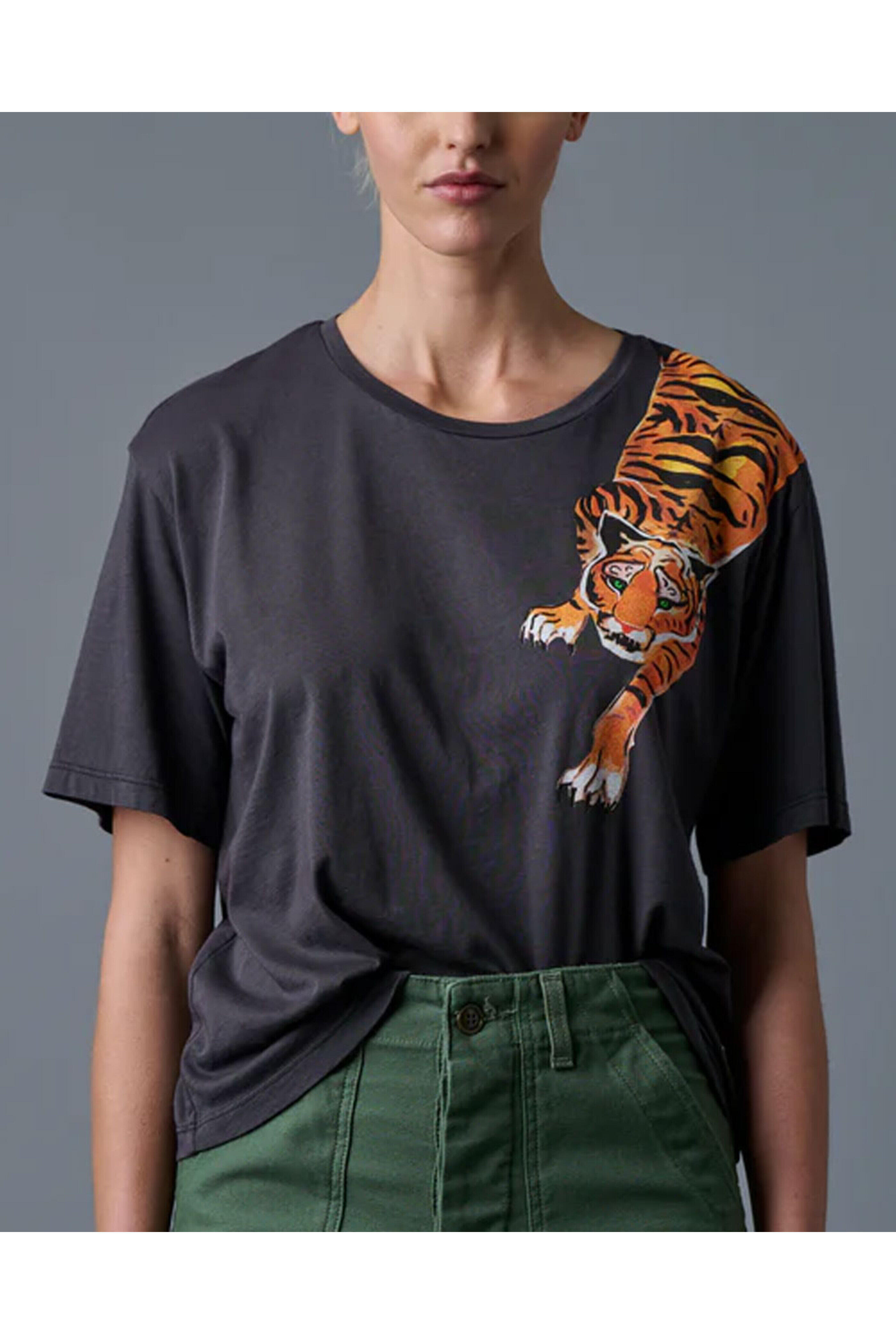 Le Superbe - Washed Black Scratching Tiger Tee