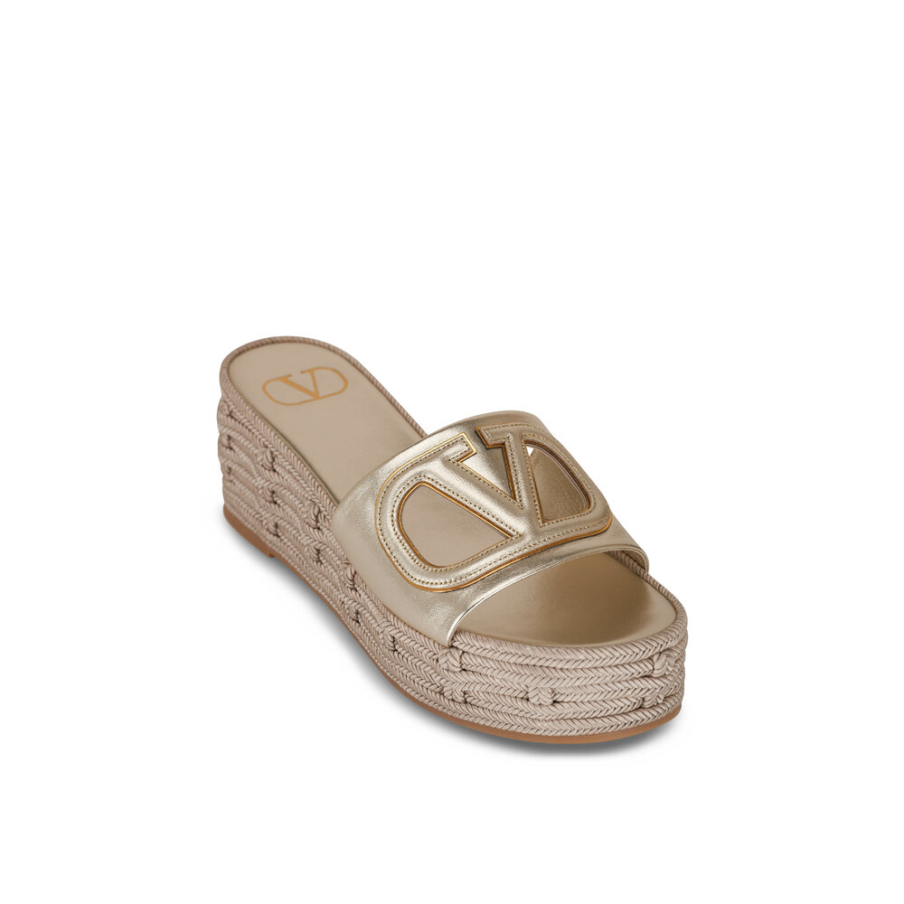 サンダル・ミュール VALENTINO GARAVANI Valentino Garavani 'Slide' sandals Gold Valentino Garavani VLogo Signature Metallic Leather Slide
