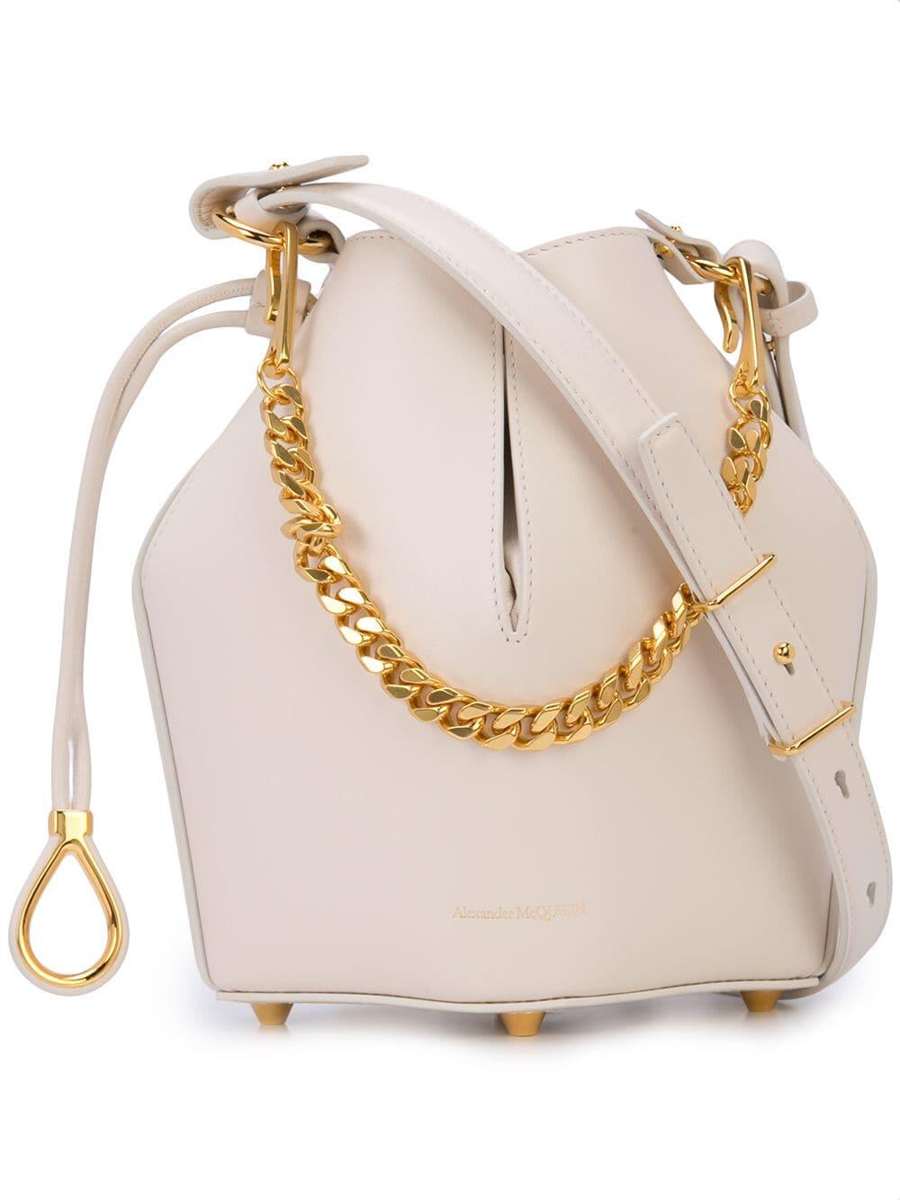 Mcqueen chain 2025 bucket bag