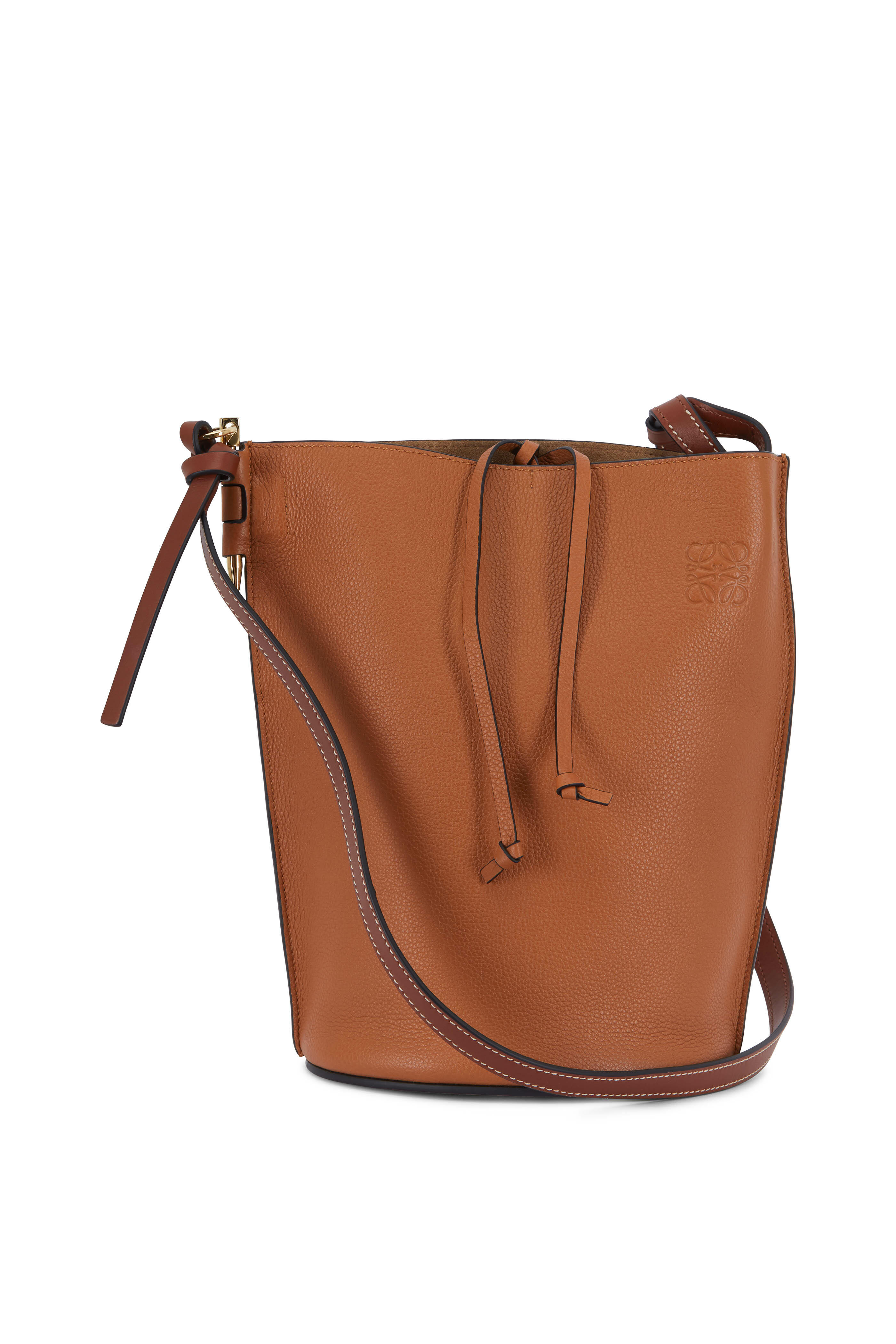 Loewe gate textured-leather bucket bag. #loewe #bucketbags #bags