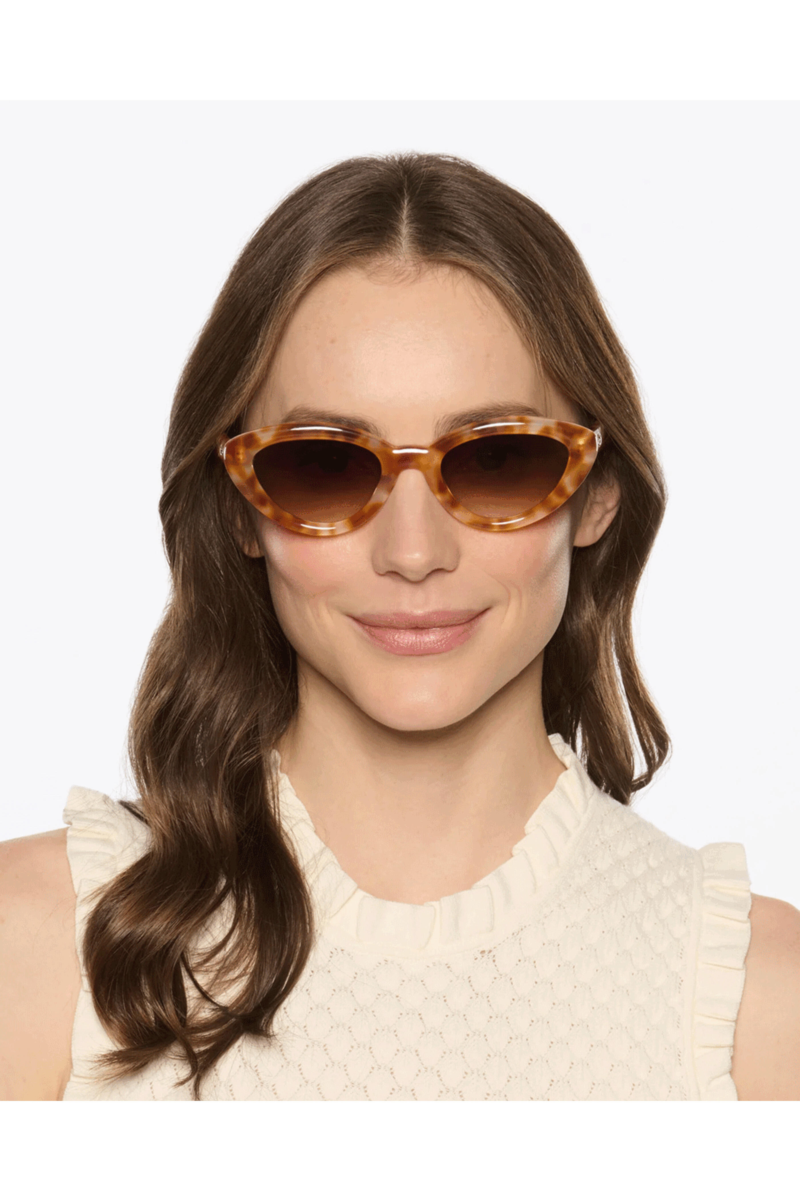Krewe - Sasha Sunglasses in Blonde Amaro