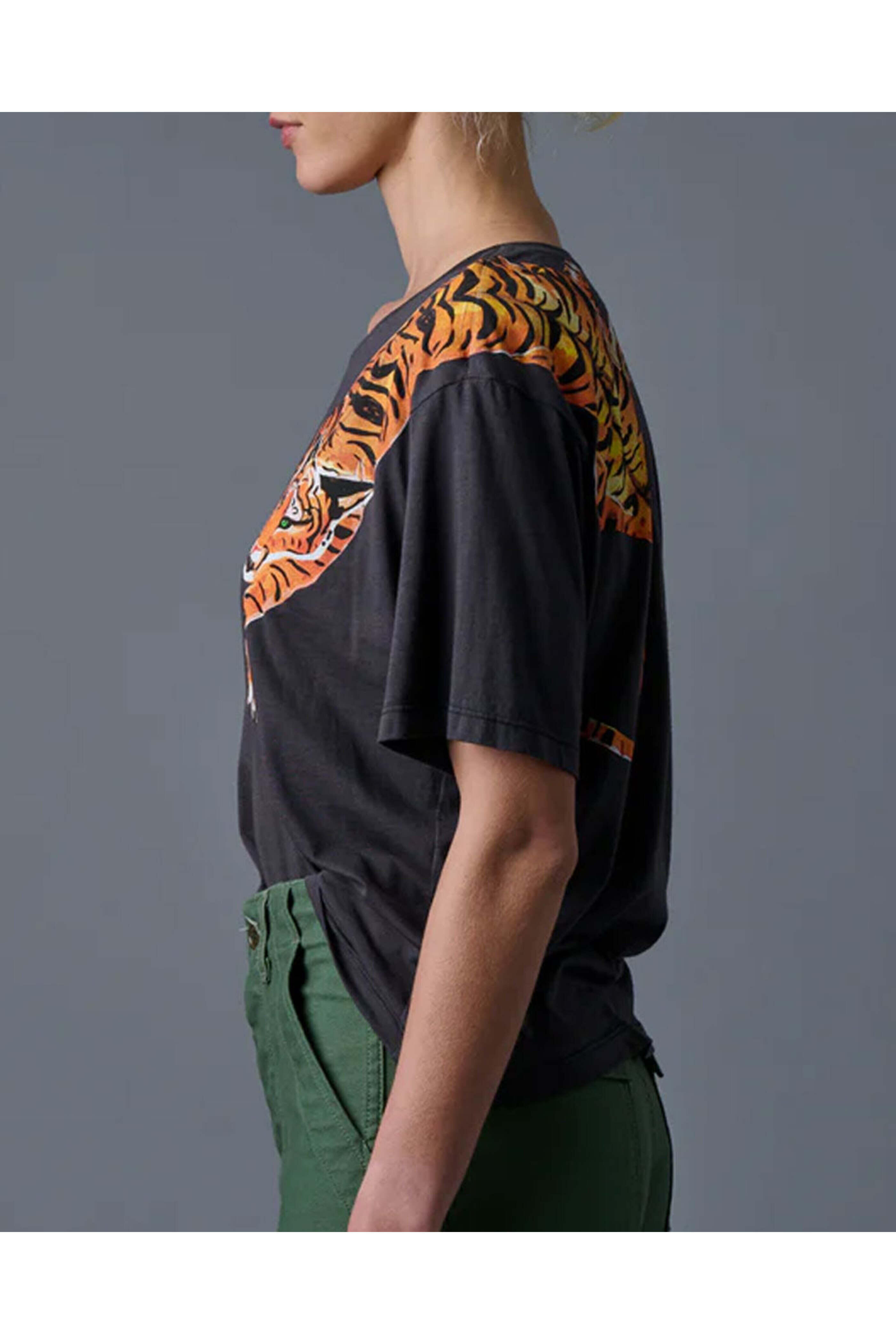 Le Superbe - Washed Black Scratching Tiger Tee