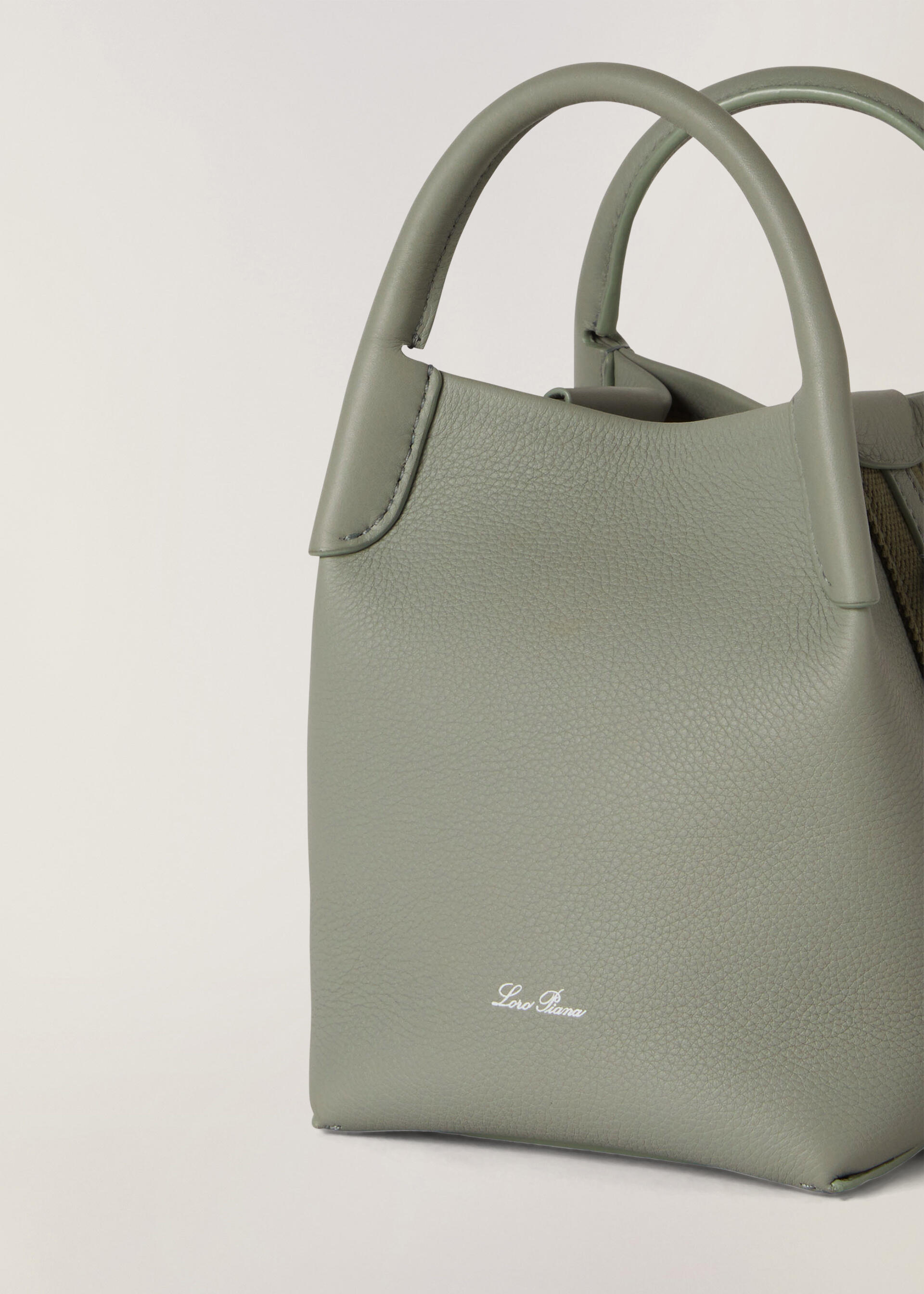関税・送料込【Loro Piana】ベールスモールレザーバケットバッグ Loro Piana - Micro Bale Gray Fine Grained Leather Bag