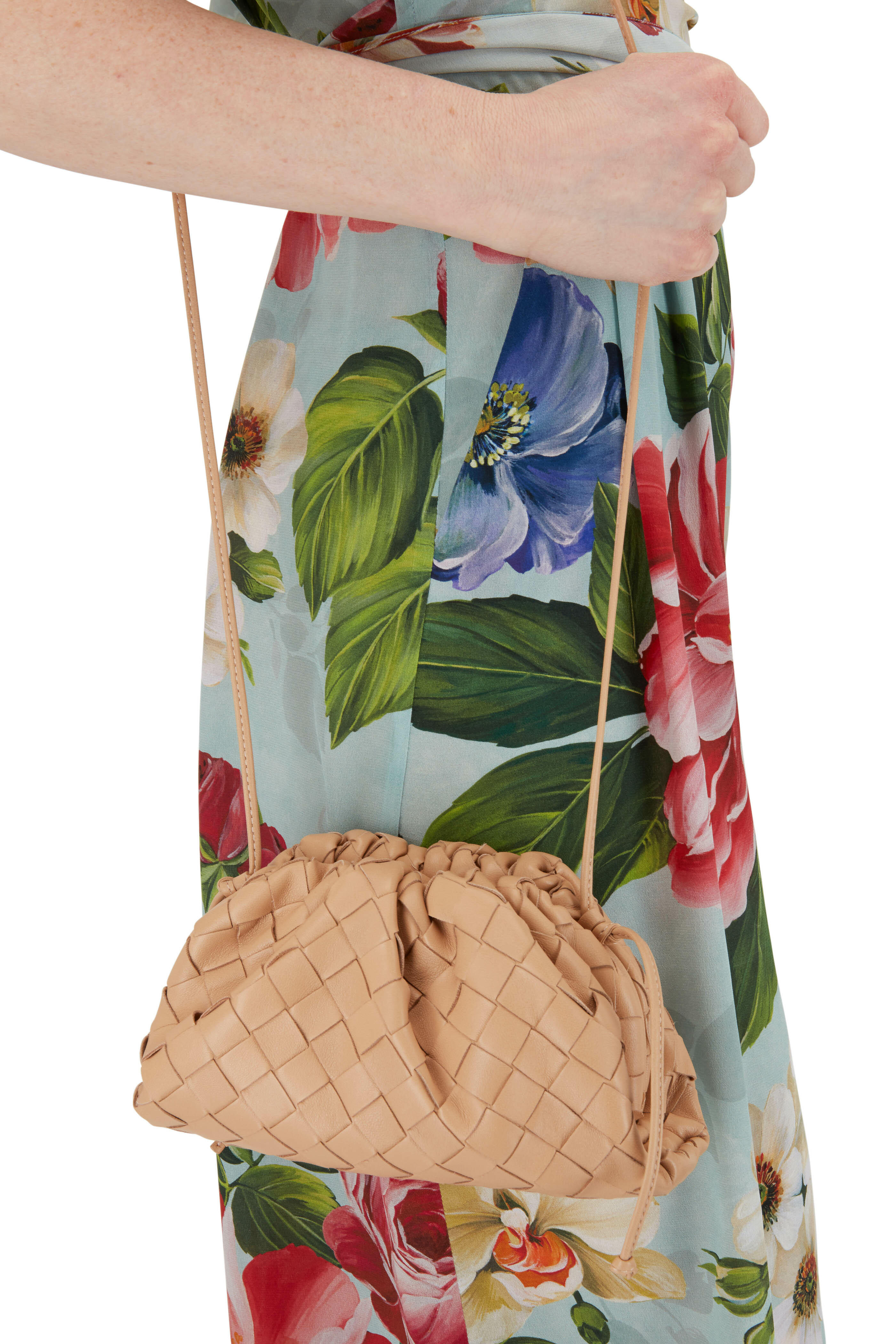 BOTTEGA VENETA ビーズバッグ Bottega Veneta - Nude Interciatto Pouch Small Crossbody