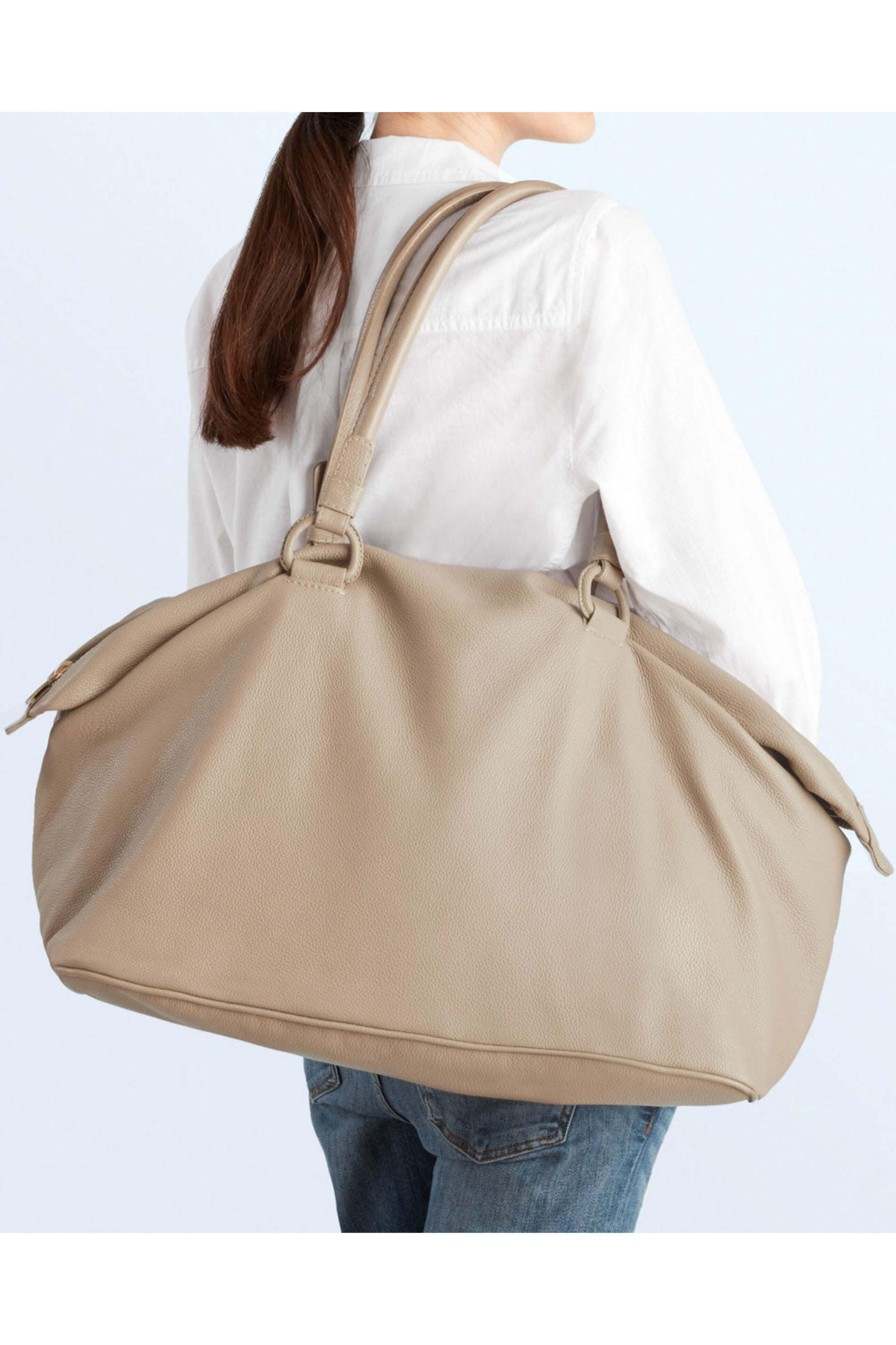 Capricho - Clarita Large Duffle Bag in Clay