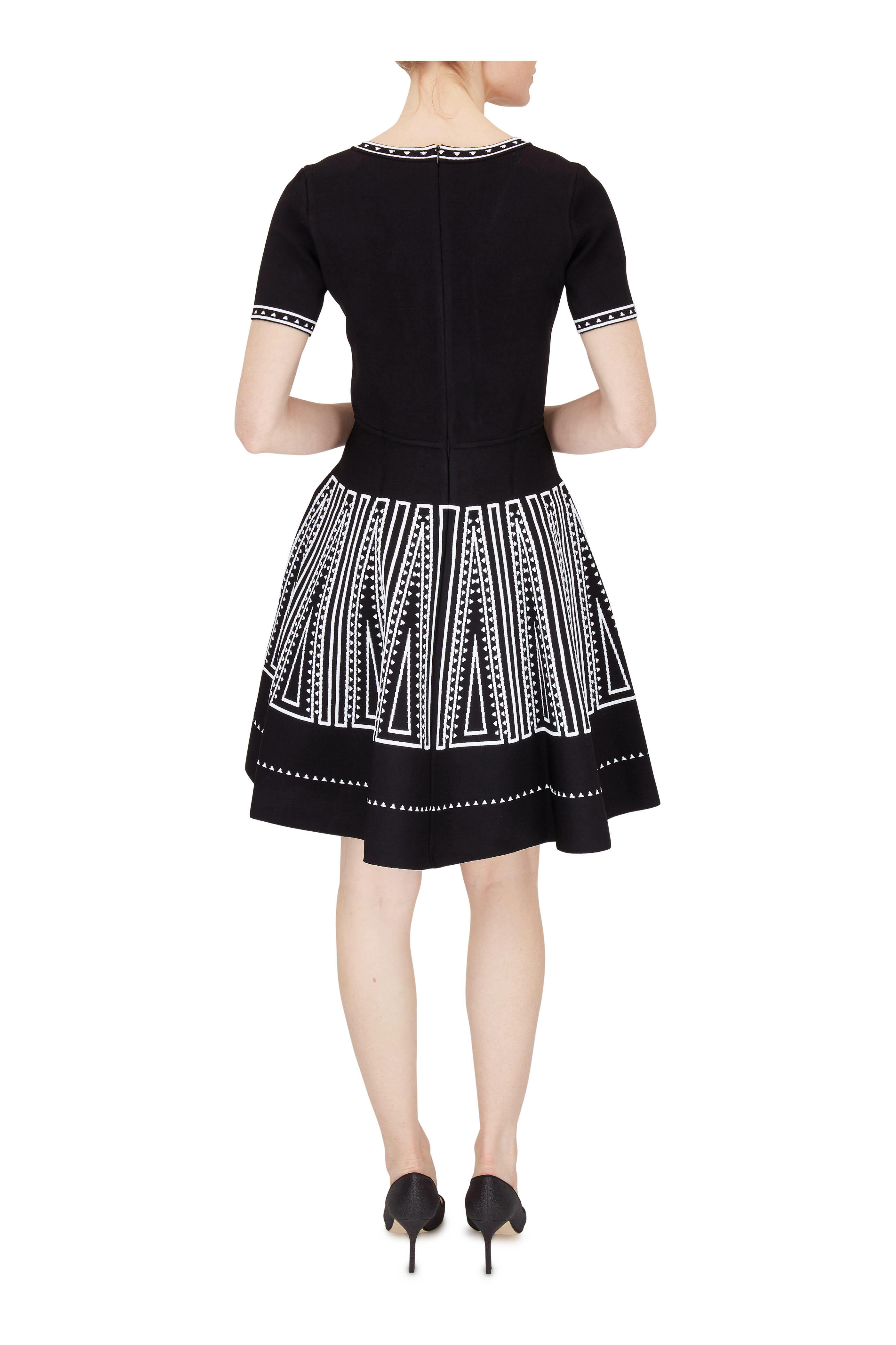 Carolina Herrera - Black & White Short Sleeve Fit & Flare Knit Dress