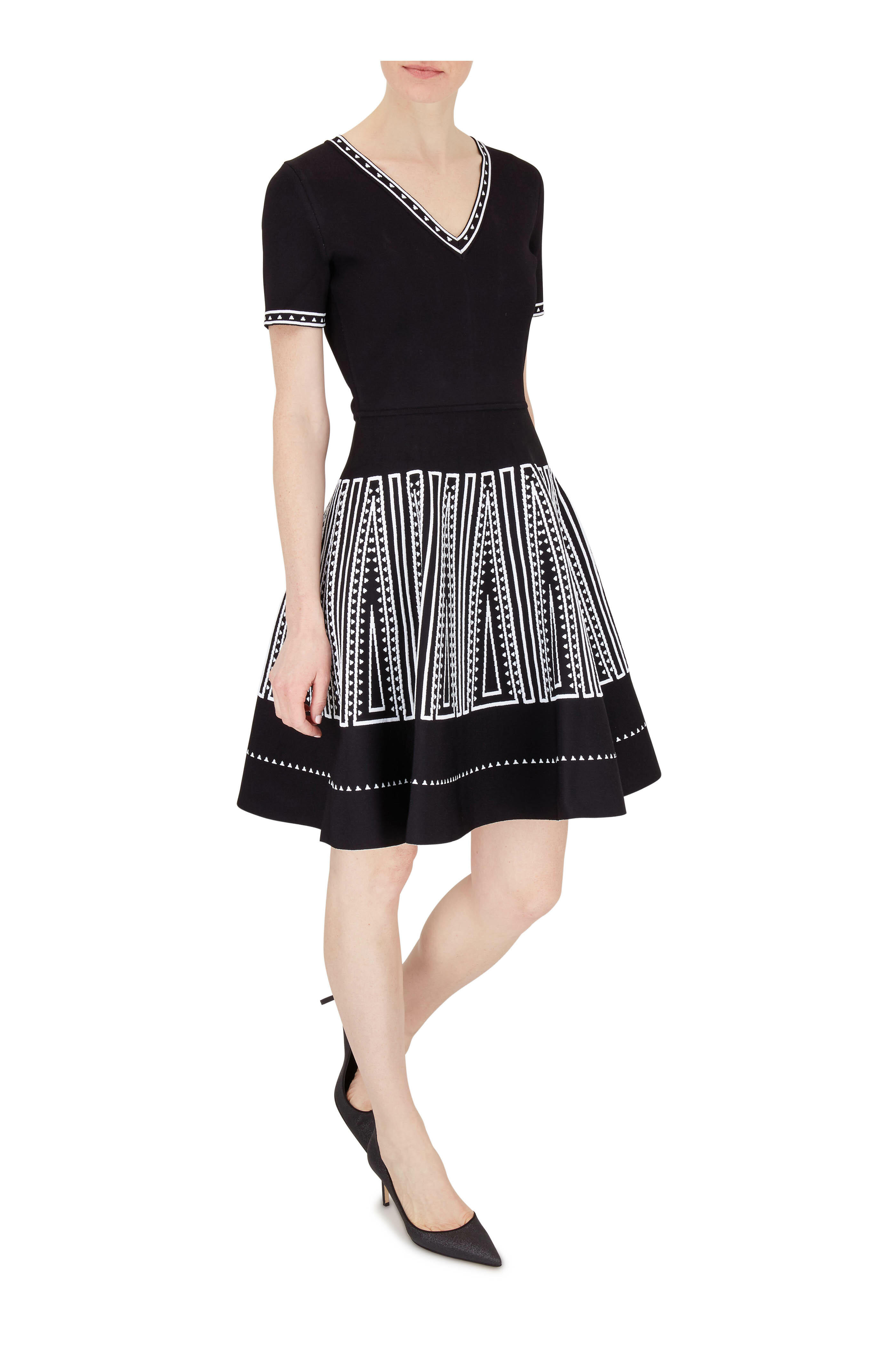 Carolina Herrera - Black & White Short Sleeve Fit & Flare Knit Dress