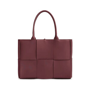 Bottega Veneta - Medium Arco Woven Leather Tote in Barolo