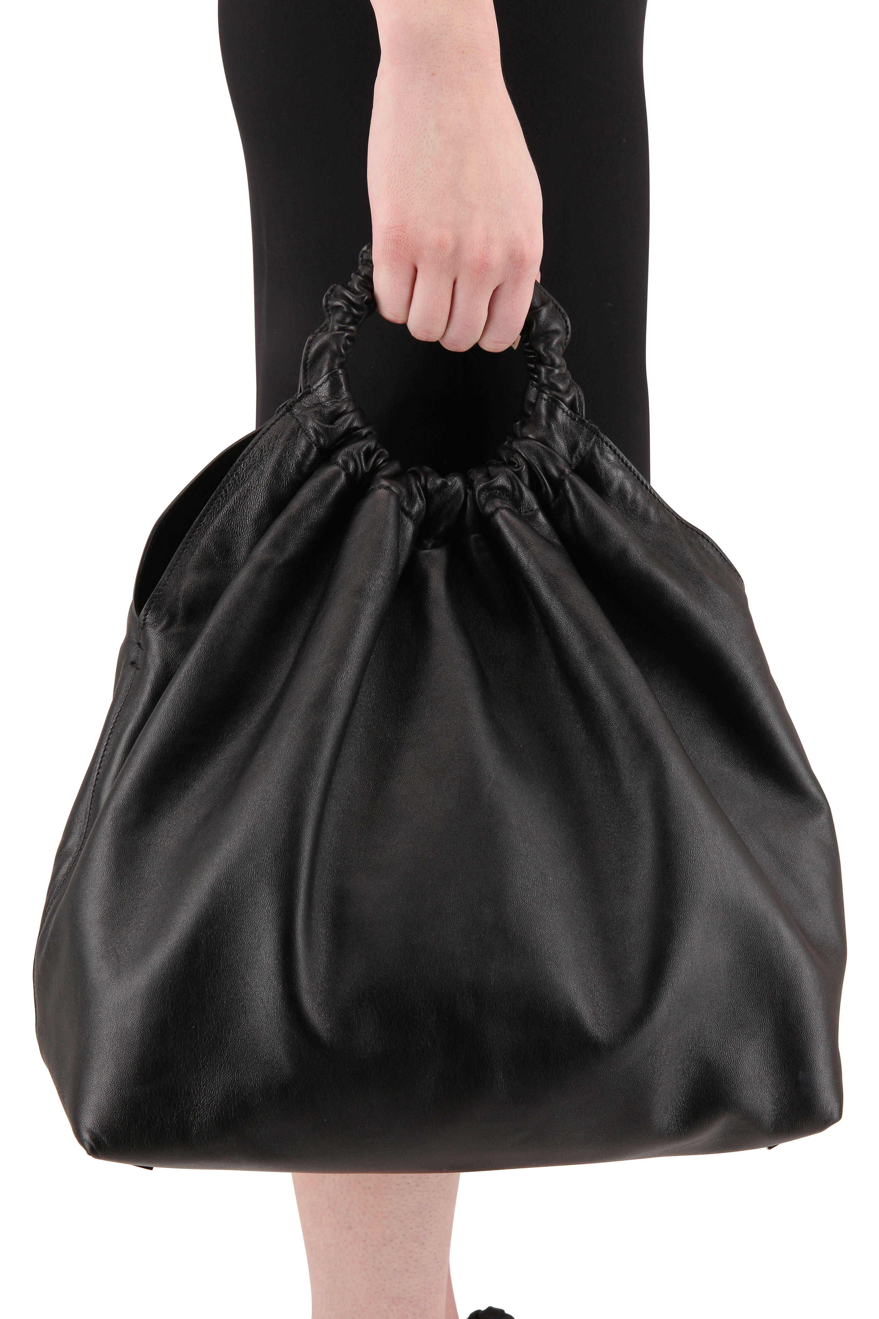 【in a row】double leather shoulder bag N/S Izzy Bag Black in Leather – The Row