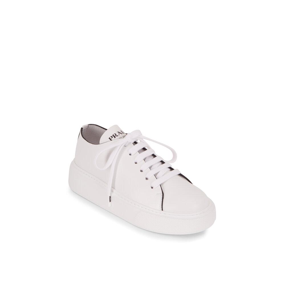 スニーカー Prada White Leather Lace-Up Shoes Prada triangle-logo lace-up Sneakers | White | FARFETCH