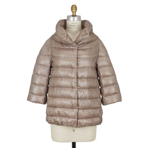 ポンチョ・ケープ Herno Cappa A Maniche Lunghe Collo Alto E Chiusura Cpn Zop. Herno - Taupe Three-Quarter Sleeve Puffer Cape | Mitchell Stores