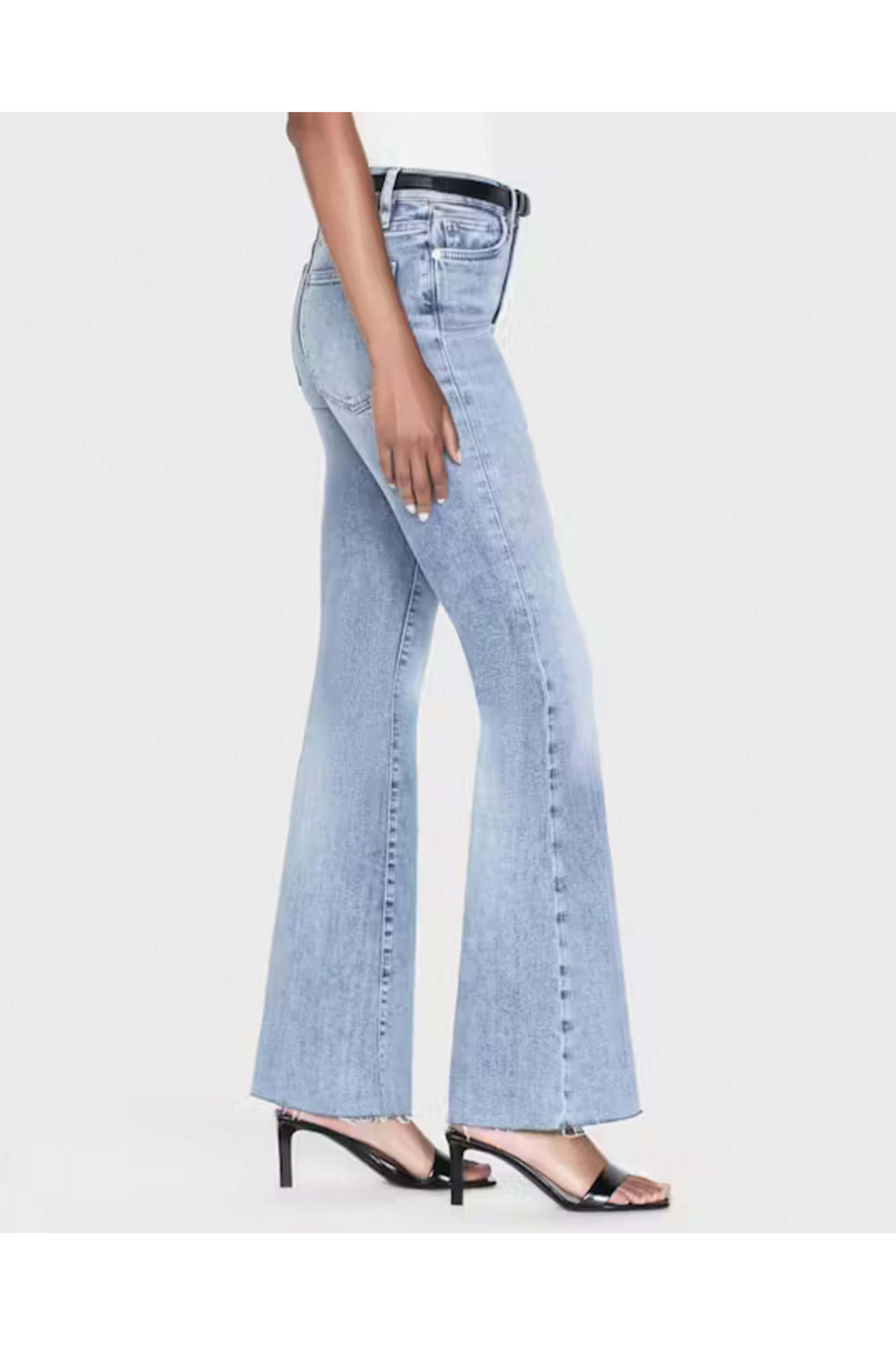 Frame - Le Easy Flare Fray Jean in Whimsy